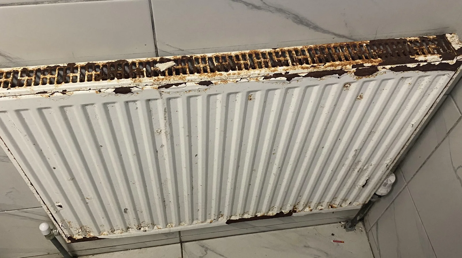 Corroded radiator identified during an emergency call